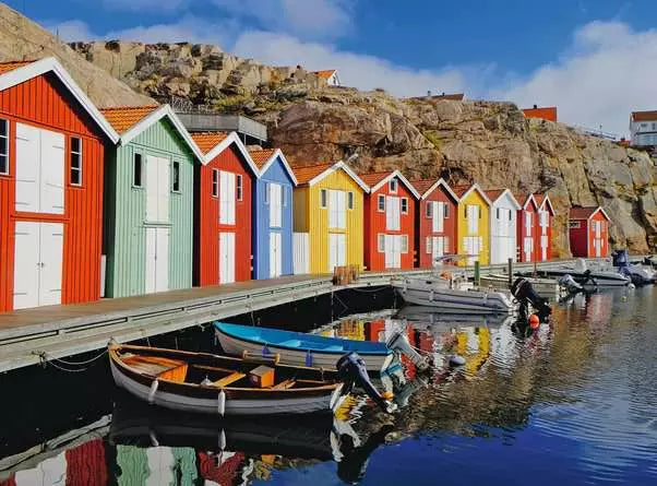 Colorful Houses in Sweden XL 100 Pcs